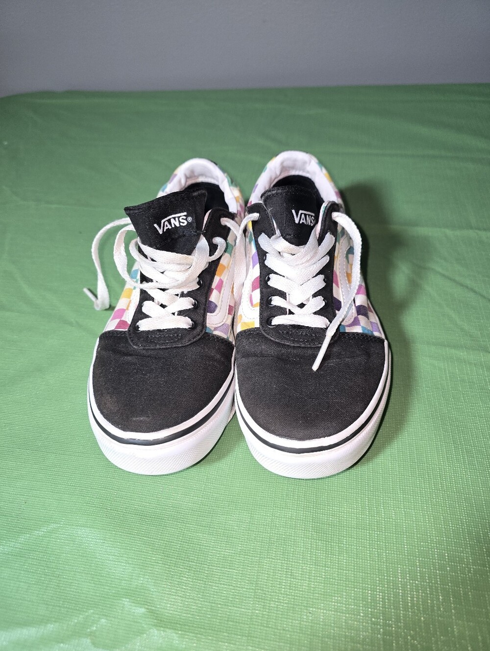 Vans old skool Kids Black and Rainbow  Checkerboard Low Top Sneakers -4.5